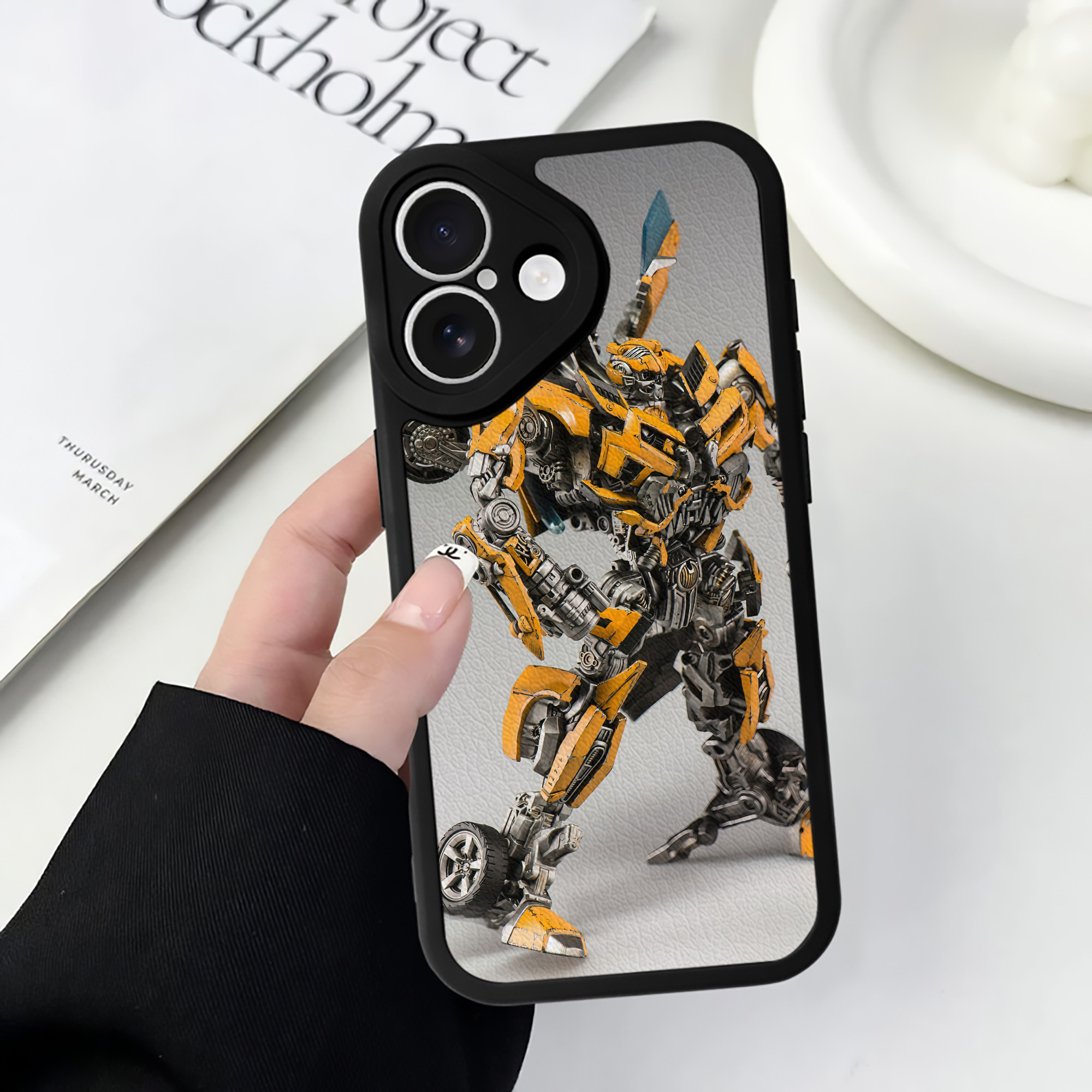 （画像用） Transformers トランスフォーマー 【iPhone 16シリーズ対応】シリコンスマホケース（レザー調） 材質：シリコン